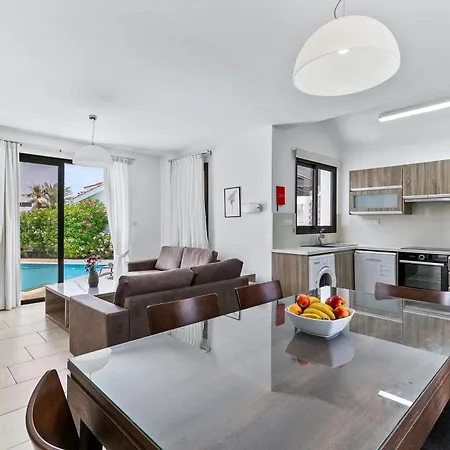 Platzia 빌라 파포스