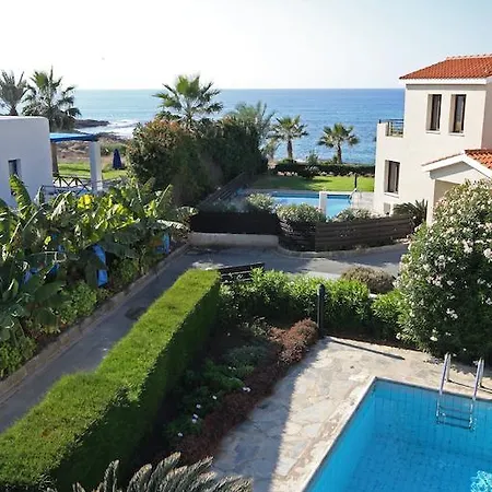 普拉特齐亚海滩别墅酒店 Paphos