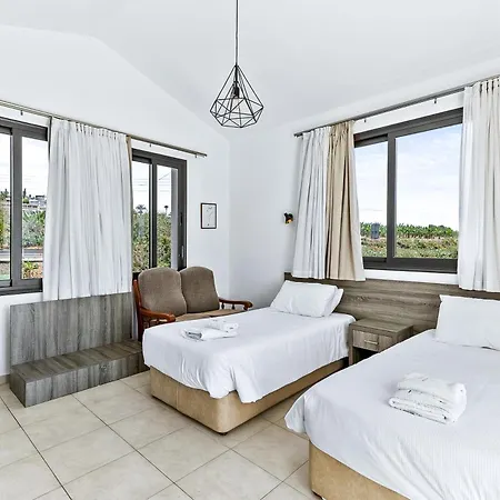 普拉特齐亚海滩别墅酒店 Paphos